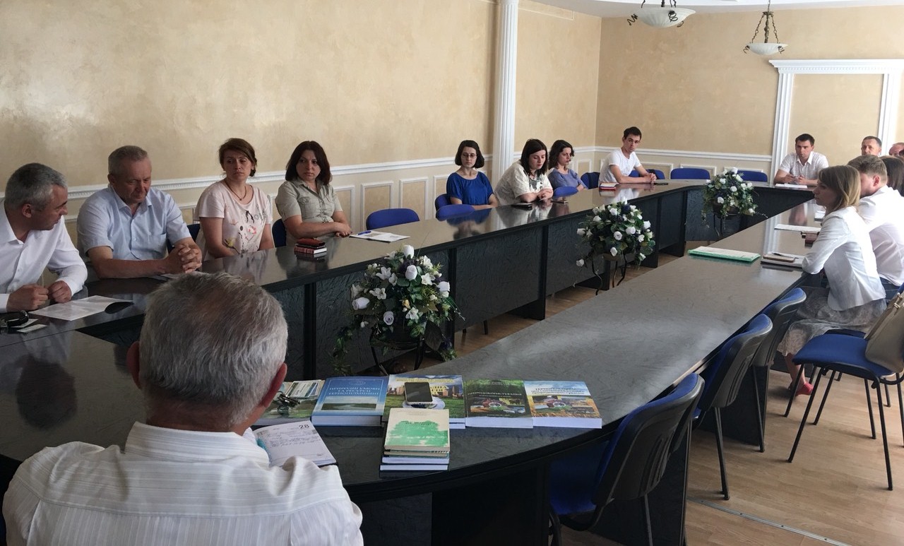 Учасники круглого столу